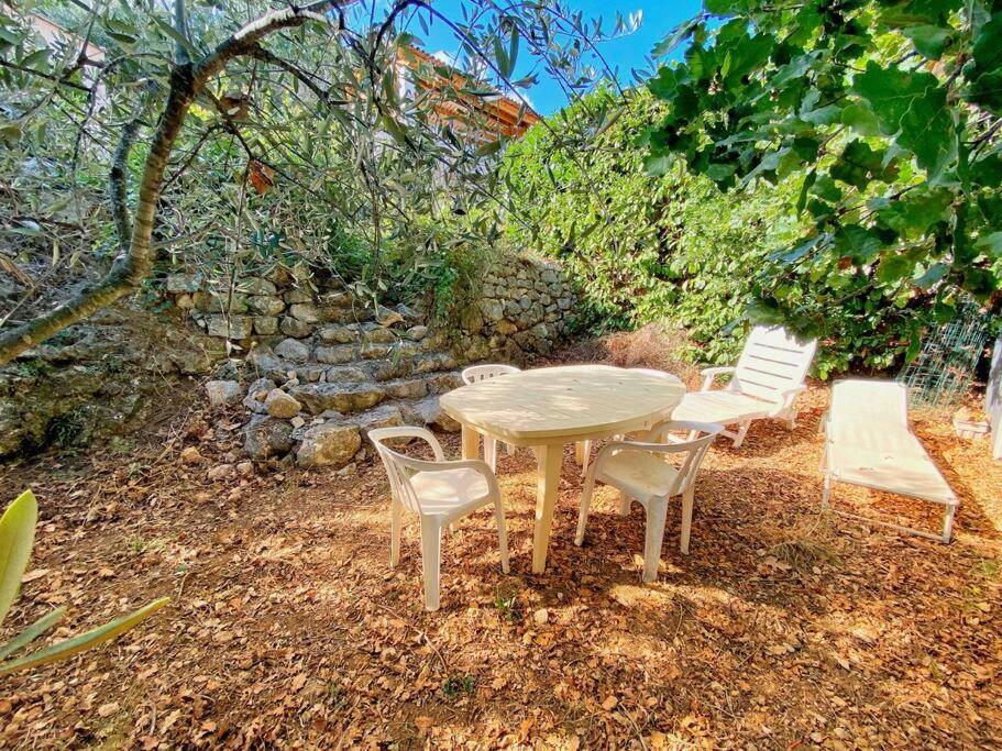 Bas De Villa Au Milieu Des Oliviers. Chateauneuf-Villevieille المظهر الخارجي الصورة